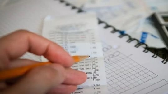 Los aumentos que llegan en diciembre: prepagas, transportes, servicios públicos y alquileres