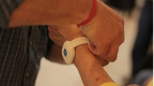 Capilla del Monte presentó un botón de alerta para emergencias para adultos mayores Capilla del Monte presentó un botón de alerta para emergencias para adultos mayores