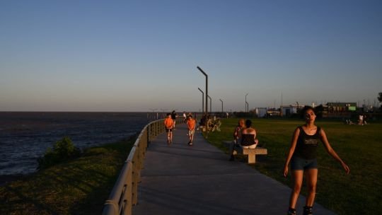 Alerta por radiación extrema: el índice UV alcanzará niveles peligrosos para la salud en gran parte del país