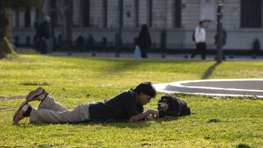 Vuelve el calor a CABA y el Conurbano, con cielo despejado y alertas por tormentas en el norte del país