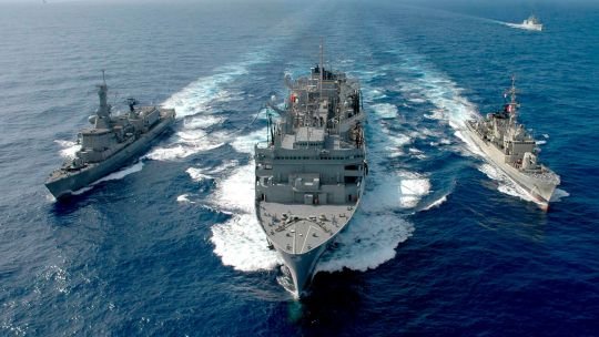 El duelo Trump-Maduro: aviones militares de Estados Unidos realizaron vuelos frente a Venezuela