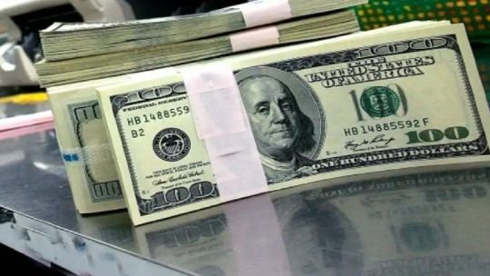 A cuánto cerró el dólar blue hoy, lunes 22 de diciembre: se vende a más de .500