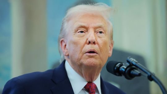 La administración Trump lanzó una ofensiva contra la diversidad: instan a los hombres blancos a denunciar “discriminación laboral”