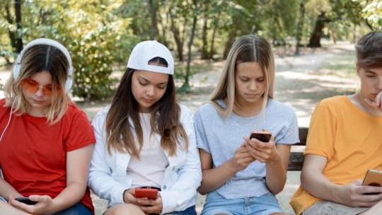 Diez regalos navideños recomendados por la Inteligencia Artificial para jóvenes de la Generación Z