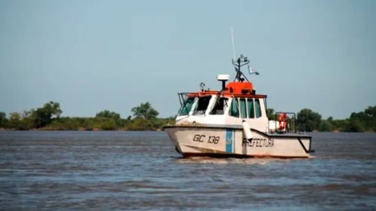 Tragedia en el río Paraná: volcó una lancha con ocho personas en Corrientes, tres murieron y hay un desaparecido