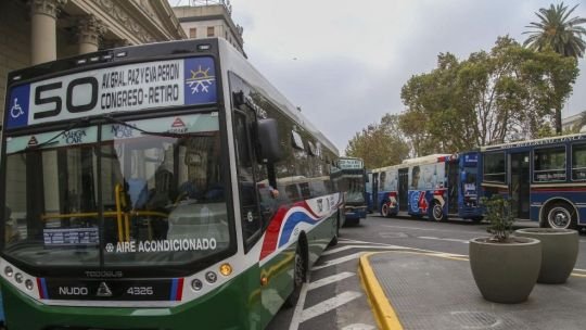 El Gobierno busca desactivar el paro de colectivos inminente convocado por la UTA para este viernes 5 diciembre en el AMBA