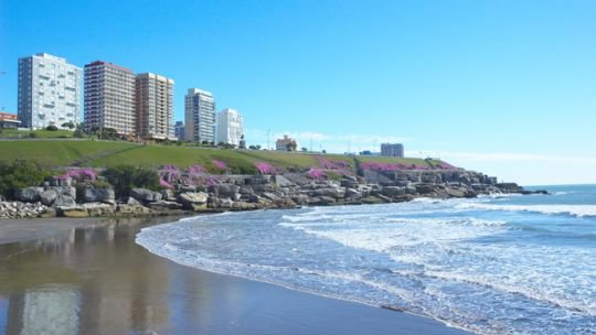 Mar del Plata: la temperatura del agua subió y se ubicó 2 grados por encima del promedio histórico