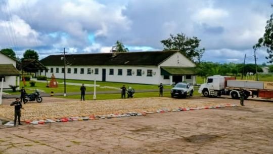 Gendarmería incautó más de 3,5 toneladas de marihuana ocultas en placas de madera en Corrientes