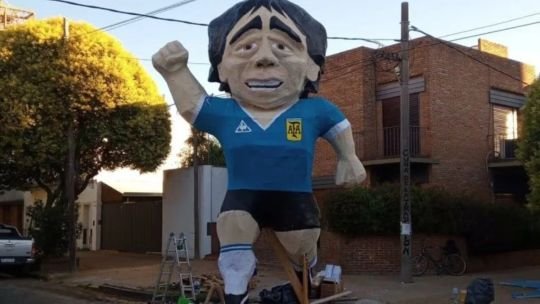 Arde La Plata por requisitos municipales que limitan la tradicional ‘quema de muñecos’