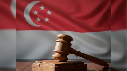 Triste navidad para los estafadores en Singapur: el gobierno anunció que vuelven los azotes…