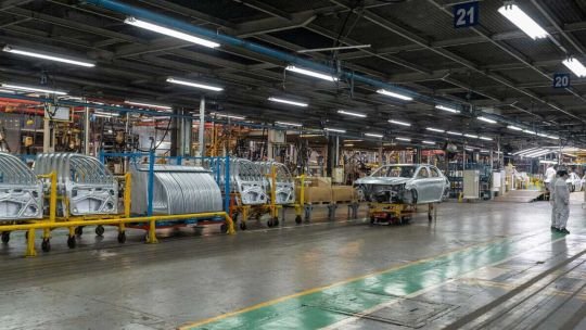 El uso de la capacidad instalada de la industria cayó al 61% en octubre según el INDEC
