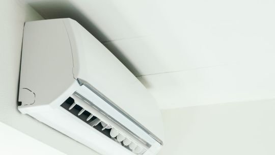 A qué temperatura poner el aire acondicionado en verano para ahorrar energía