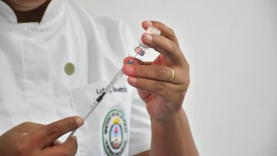 Alerta por la gripe H3N2: Corrientes pidió reforzar la vacunación y confirmó dónde aplicarán las dosis Alerta por la gripe H3N2: Corrientes pidió reforzar la vacunación y confirmó dónde aplicarán las dosis
