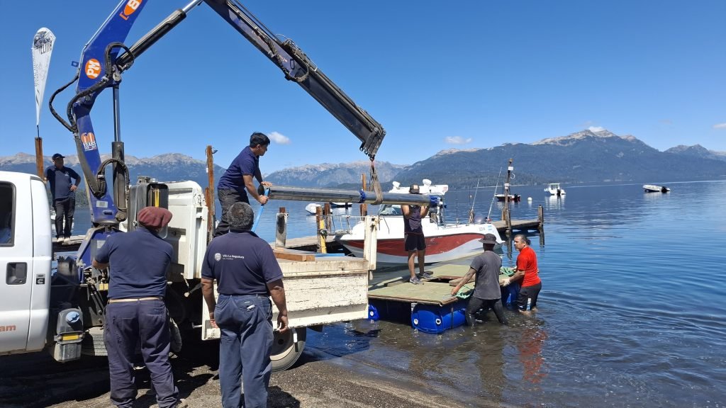 Se realizan trabajos subacuáticos en la Estación de Bombeo Quetrihué