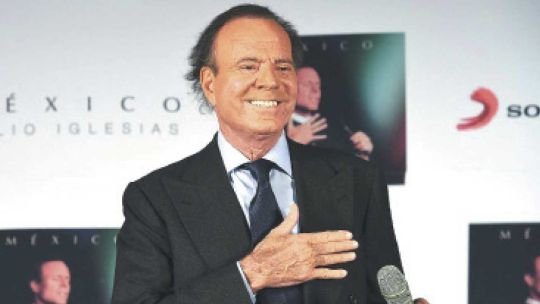 Julio Iglesias logró el archivo de la denuncia de dos exempleadas