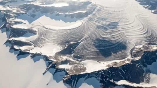 Qué se esconde bajo el hielo de la Antártida: el mapa que revela un continente desconocido