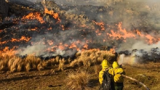Bomberos de Corrientes en crisis: el Presupuesto 2026 recorta un 53% los fondos para el Manejo del Fuego