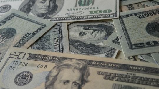 A cuánto cerró el dólar blue hoy lunes 19 de enero del 2026