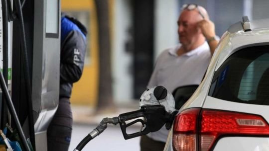 Vacaciones 2026: cómo calcular el gasto de combustible en un viaje en auto y claves para ahorrar nafta este verano