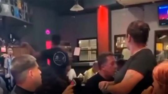 Una moza se hartó y denunció a viva voz explotación laboral en el restaurante donde trabajaba