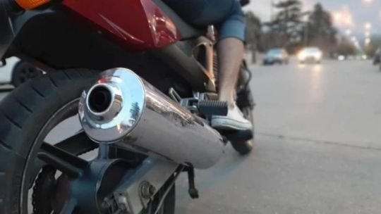 Contaminación sonora en Córdoba: proponen sancionar a las motos con escapes adulterados