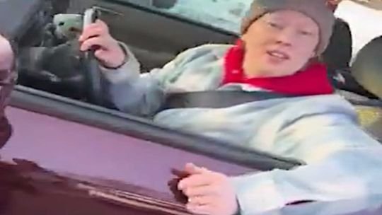 Revelaron un nuevo video del operativo de ICE en el que mataron a una mujer en Minneapolis