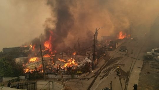 Incendios fuera de control en el sur de Chile: 16 muertos y más de 50 mil evacuados