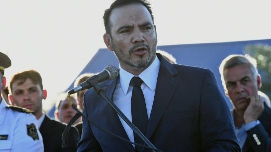 Valdés recibe a Santilli para negociar la reforma laboral con los tres senadores bajo el brazo