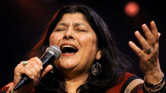 Mercedes Sosa, la voz que volvió a sanar a Argentina: exilio, coraje y un histórico regreso