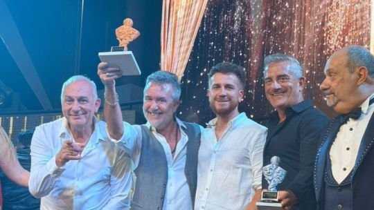 Reconocimiento en Carlos Paz: Miguel Pardo fue distinguido con el Oro teatral