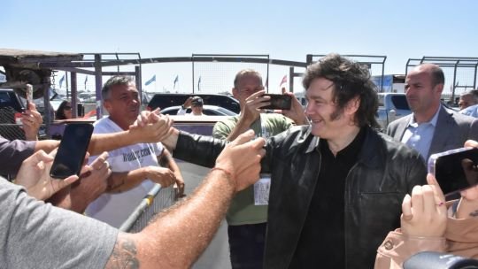 Milei llega a Jesús María en busca de “un baño de masas”