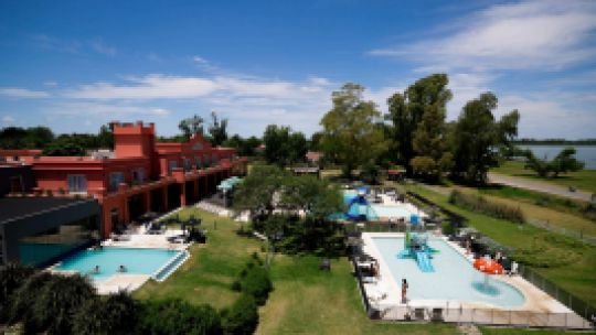 Guía de escapadas 2026: 4 hoteles con pileta y spa para disfrutar el verano cerca de Buenos Aires