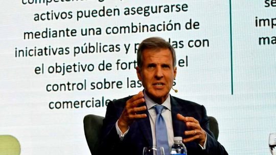 Martín Redrado advirtió que “a la macro le faltan definiciones” cambiarias, financieras y monetarias