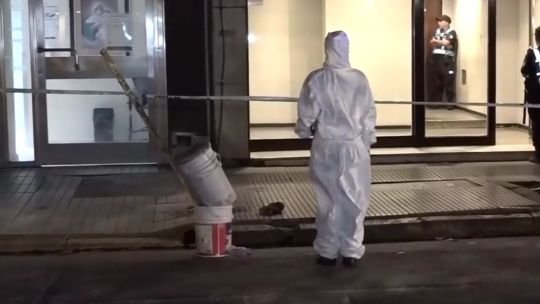 Furiosa, una mujer le dio 5 puñaladas a su pareja: la detuvieron y jura que fue “en defensa propia”