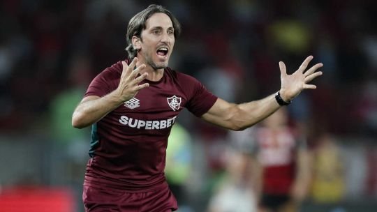 Fluminense anunció que el DT argentino Luis Zubeldía será operado del corazón este sábado