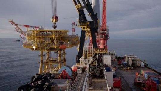 Tensión global: Irán declara “inseguro” el Estrecho de Ormuz y sacude el mercado petrolero