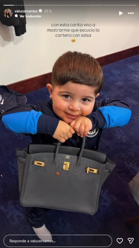 ¡Travesura en Inglaterra! La picardía del hijo de Valentina Cervantes que arruinó una cartera carísima