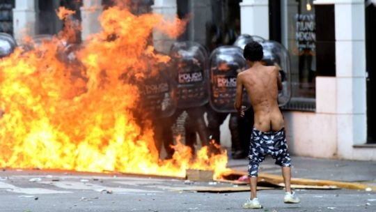 Molotovs, veredas rotas a martillazos y 39 detenidos: así fue la marcha de la CGT contra la reforma laboral