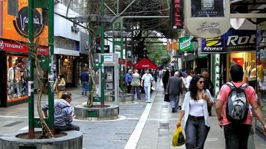 Precandidato libertario a intendente propuso “levantar todas las peatonales” para “reactivar” el centro de Córdoba