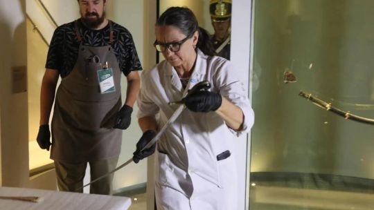 Granaderos cumplió con la orden de Milei y retiró el sable corvo de San Martín del Museo Histórico Nacional