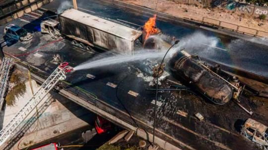Tétrica explosión de un camión de gas en Chile: la nube explotó en segundos y dejó 4 muertos