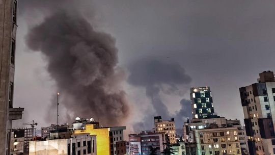 Guerra en Medio Oriente hoy, EN VIVO: un proyectil impactó en la única central nuclear operativa de Irán