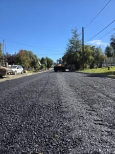 El pavimento del barrio El Mallín sigue avanzando.