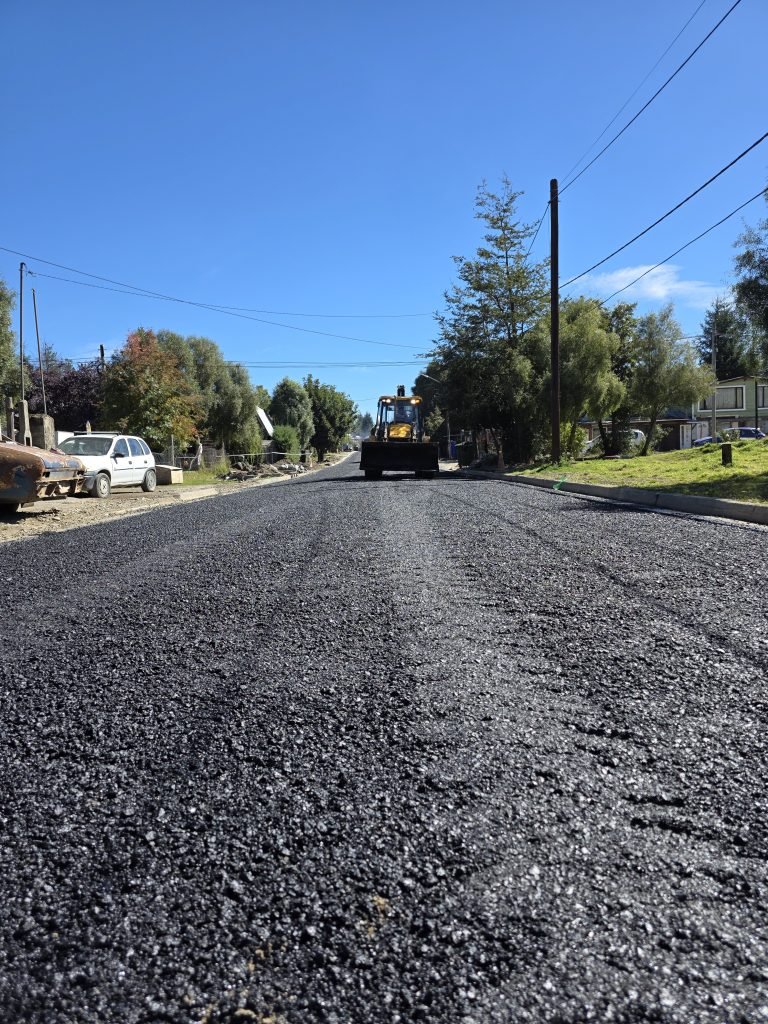 El pavimento del barrio El Mallín sigue avanzando.