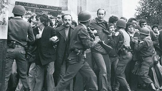 La memoria que nació desde abajo: la historia que el Estado no logró cristalizar