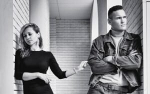 Los 5 gestos que delatan que una persona está enamorada de vos, según la psicología