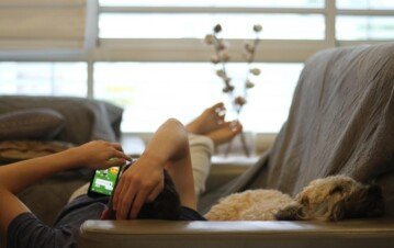 Por qué cada vez más personas duermen con medias, incluso cuando no hace frío