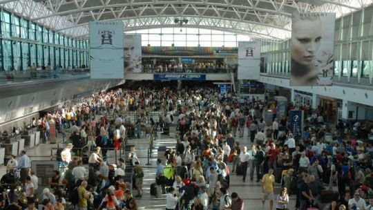 El Gobierno dictó la conciliación obligatoria y se levantó el paro en los aeropuertos que arrancaba este miércoles