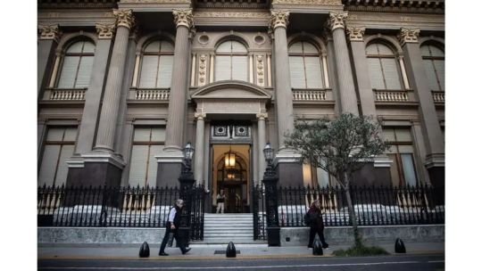 El Banco Central compró US$ 45 millones, pero las reservas cerraron la semana a la baja