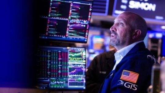 Wall Street abre al alza tras registrar pérdidas en ruedas previas por la guerra en Oriente Medio